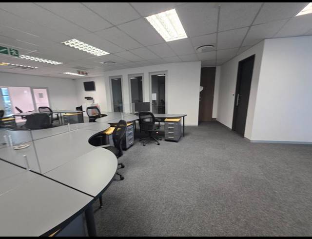 BUSINESS PROPERTY TO RENT IN MENLYN